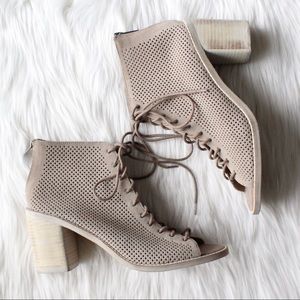 NEW Dolce Vita Monroe Perforated Lace Up Bootie